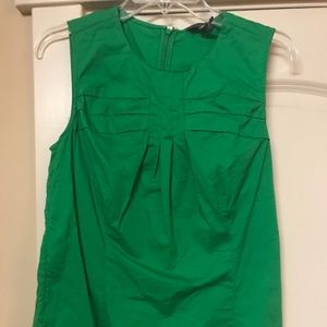 Kristin Davis Kelly Green Sleeveless Shirt